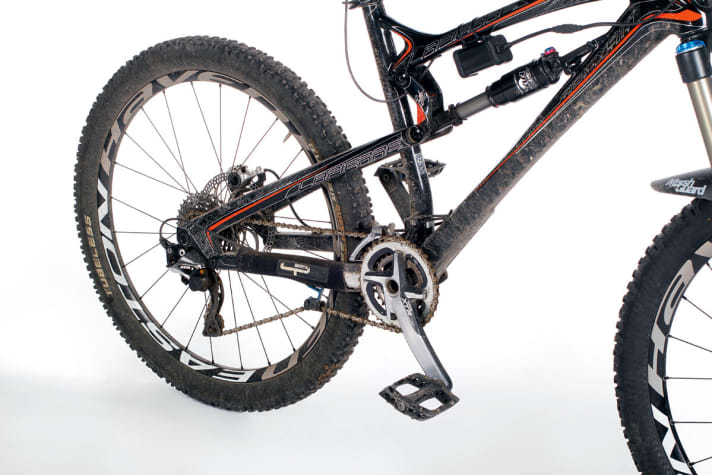   Rust bucket: Wetness and salt gnawed at the chain, sprocket and chainring for months.