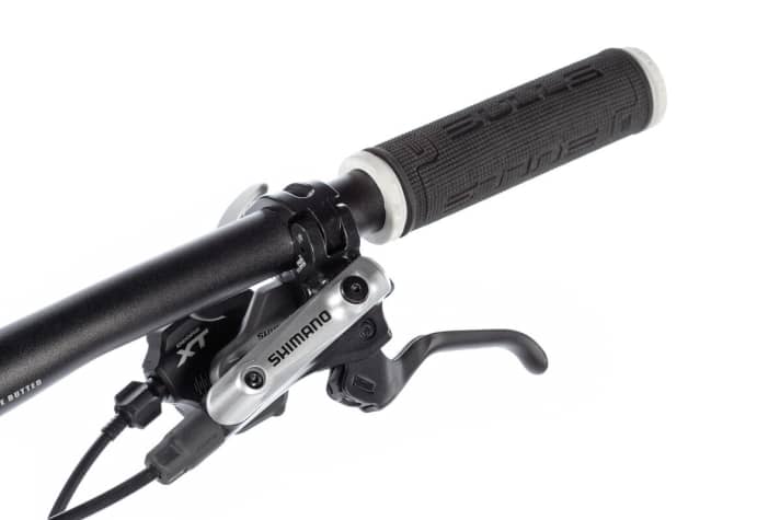 Full braking power, easy to modulate and a lever that feels great in the hand: The Deore stoppers on the Bulls are way ahead of the rest. | s.
