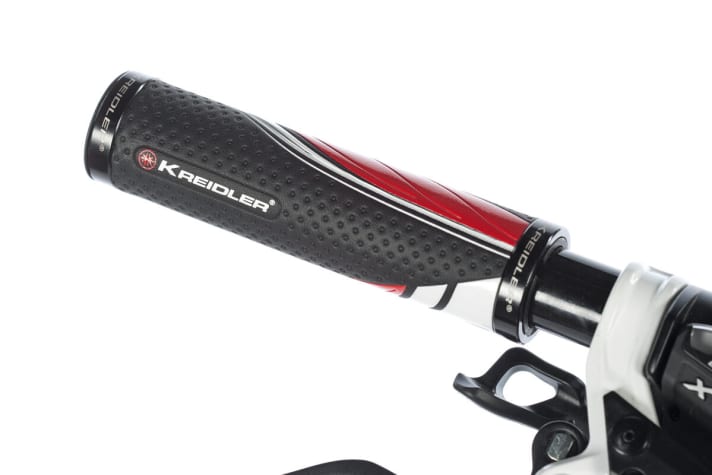   As slippery as a peeled mango: the leather screw handles require a firm grip.