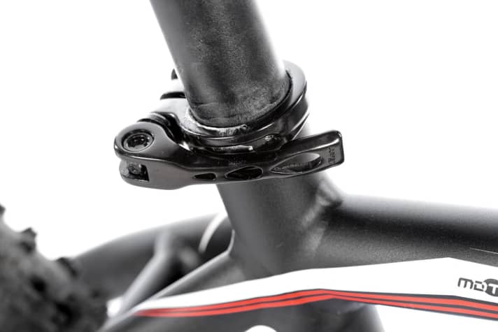   Klemmt auch ohne übermäßiges Zudrücken souverän: der bedienfreundliche Schnellspanner am Univega-Hardtail.