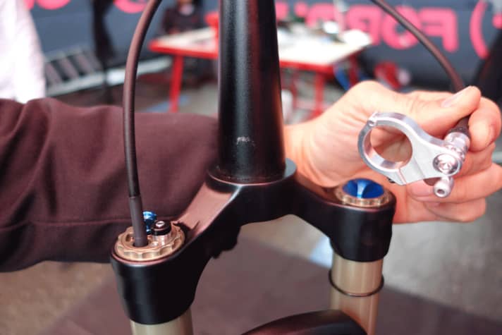   Nur 25 Gramm leicht und einfach nachzurüsten. Der neue Lenkerhebel zum Blockieren der Gabel.