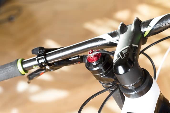   Top: Die steife Lefty-Carbon-Gabel sorgt für enorme Lenkpräzision, sie spricht feinfühlig an und lässt sich am Lenker blockieren.