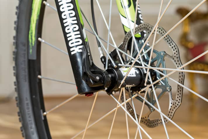   Wunsch der Profis, doch wir finden: Gegenüber einer Steckachse ist die Bedienung der Schnellspanner von Fulcrum umständlicher.