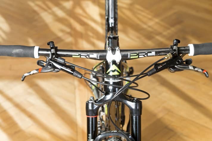   With two lockouts and one gear lever each, operating the controls is more complicated than with competitors.