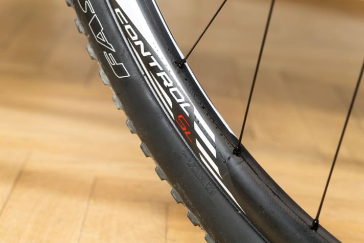   Turning the right knob: Super-light carbon wheels make the Epic as fast and powerful as it is.