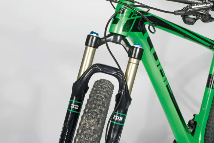   Sensitive, stiff and plenty of usable suspension travel: the 32 mm Fox fork confidently swallows everything that gets under the front wheel.