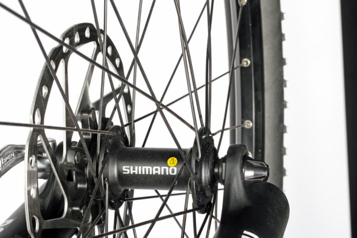   Hidden fatteners: Heavy wheels (4.5 kilos and more) cost the 29ers their sporty character and turn explosive acceleration into a feat of strength.