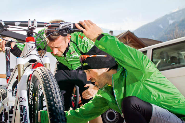   Fahren, vergleichen, diskutieren: Im direkten Vergleich verschiedener Bikes fallen auch feinste Unterschiede sofort auf.