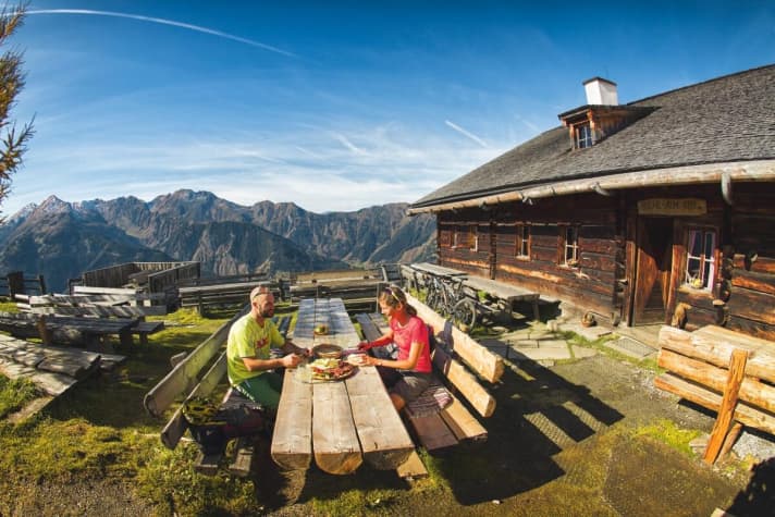   A top-class snack spot: the sun terrace of the Bichlalm.