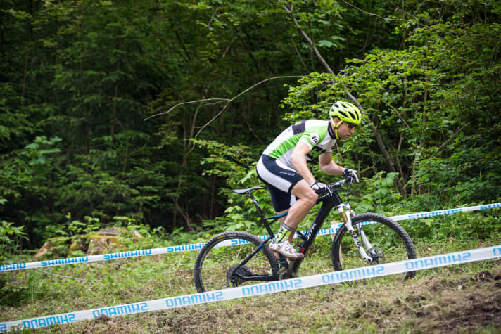   BIKE-Testredakteur Stefan Loibl beim Testride auf der Worldcup-Strecke in Albstadt.