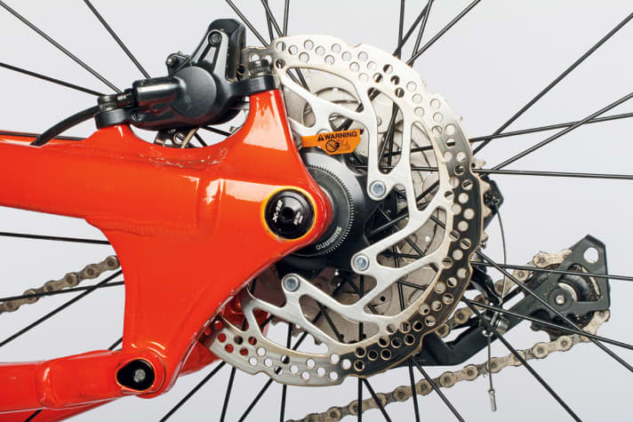   Only for flatland enduro use: The 160 mm disc has no place in the mountains and offers too little stability.