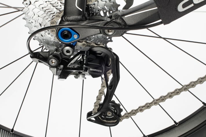   Cube und Norco bieten die Shadow-Plus-Technologie nicht. Die Folge: Die Kette klappert in rumpeligem Gelände lautstark und fällt deutlich schneller runter.