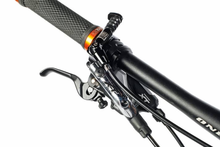   An der Ausstattung des Drössiger XMA wurde nicht gespart. Remote-Teleskop-Stütze und ergonomische Shimano-XT-Armaturen lassen keine Wünsche offen.