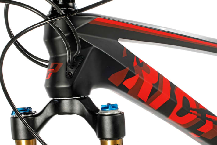   The Ghost AMR Riot has an unmistakable look and interesting tube shapes. The frame looks massive at the front and slender and delicate at the rear.
