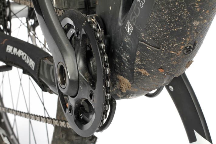   The chain guard plate specially produced by Simplen for the Kuro 275 X01 keeps the drivetrain in check even in rough terrain and protects the carbon frame.