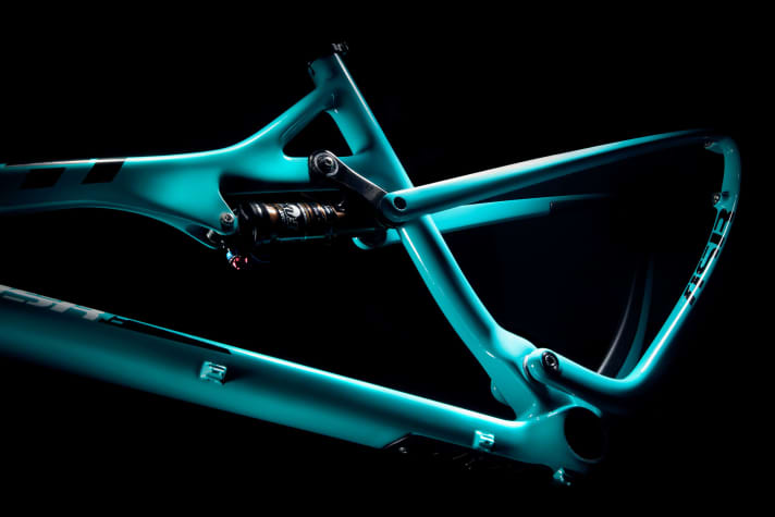   Frame sizes XS and S come with 27.5-inch wheels, the larger frames with 29-inch wheels.