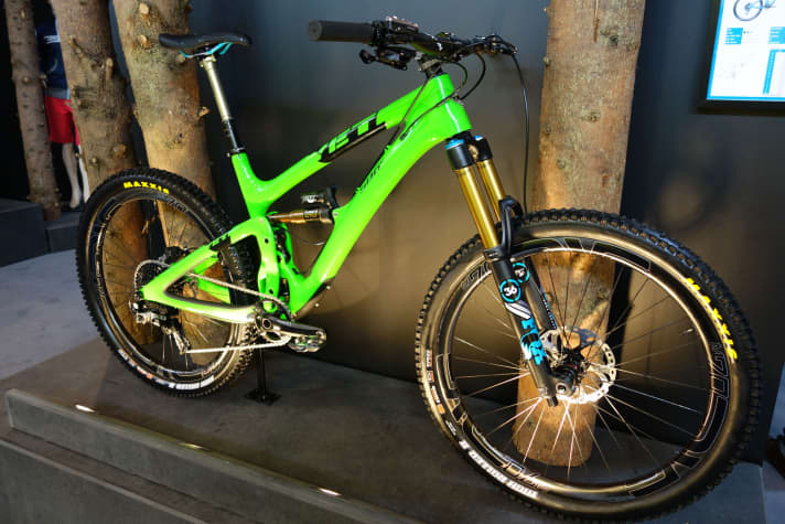   The carbon frame of the SB6c has 157 mm of suspension travel and, of course, 27.5-inch wheels.