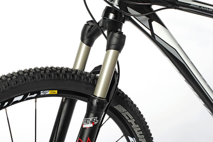   Sehr sensibel: Die Manitou-Marvel-Comp-Gabel. Der Federweg lässt sich komplett nutzen. Jedoch muss man rund 30-40 % mehr Luft in die Gabel pumpen als angegeben.