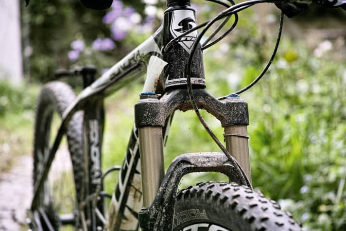   Fork trouble: The Fox softener quickly ran out of air. A candidate in the Four Peaks Challenge had the same problem.