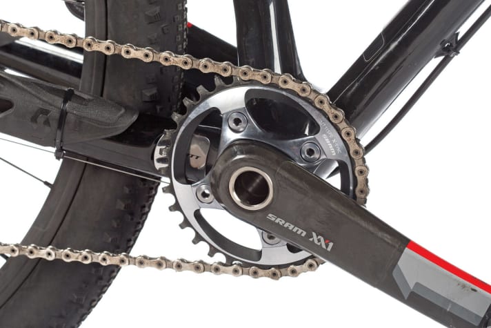   Unique: The 32 t single chainring is a good compromise for racing. The chainsuck plate is a little small.