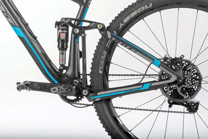   Auch der Hinterbau besteht beim Felt Virtue aus Carbon. Das Heck arbeitet sehr komfortabel. Auf Wunsch lässt sich der Dämpfer fast voll sperren.