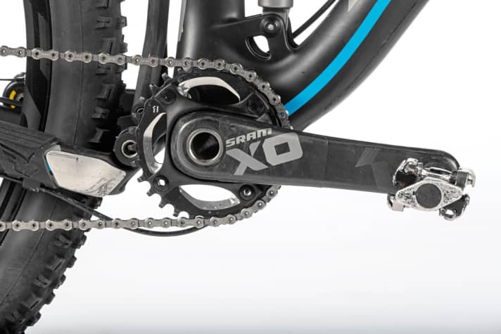   Single drivetrain with eleven gears - a solution that doesn't suit everyone. A 30 mm chainring is fitted to the Felt Virtue Nine. That's enough for steep hills.