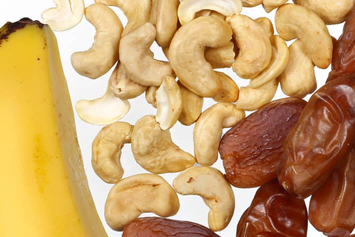   Schnell gemacht: Riegel aus Cashew-Kernen und Datteln sind eine gute Alternative zu Industrieprodukten