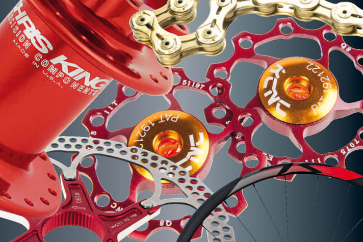   Mit der Wahl des Rahmens geht es los – dann kommen Steuersatz, Lager, Achsen, Kurbeln, Laufräder, Bremsen. Wer seinen ganz persönlichen Custom-Aufbau plant, findet auf dem Markt reichlich Auswahl an Teilen. Doch Vorsicht: Im Standard-Dschungel kann schnell der Überblick verloren gehen.