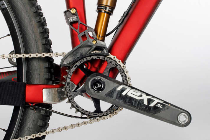   Perfekt: Wer mit der Einfach-Kurbel des Cube Stereo klarkommt, ist begeistert vom Race-Face-Top-Modell samt Kettenführung.