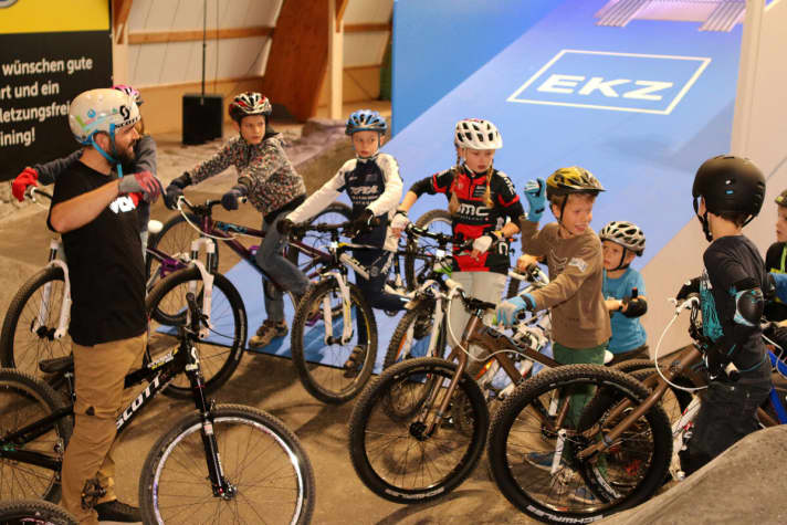   Der deutsche Freerider Timo Pritzel coacht den Mountainbike-Nachwuchs.