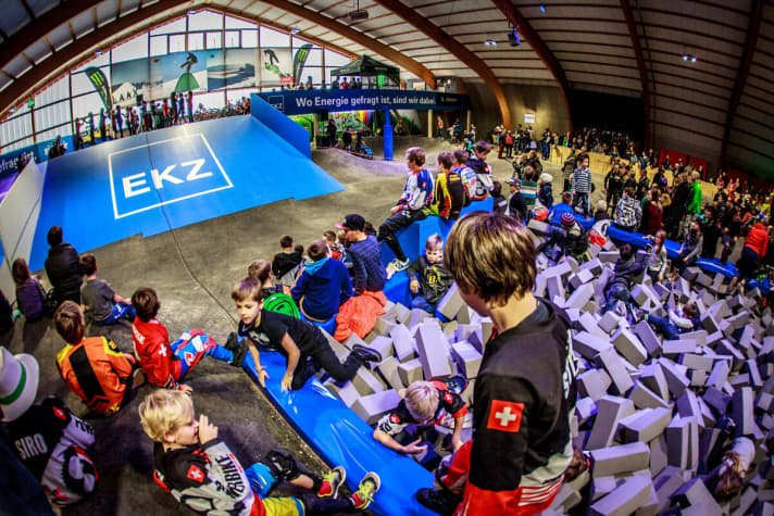   Foam Pit: Im Schaum-Schnitzel-Bad darf man sich so richtig austoben.