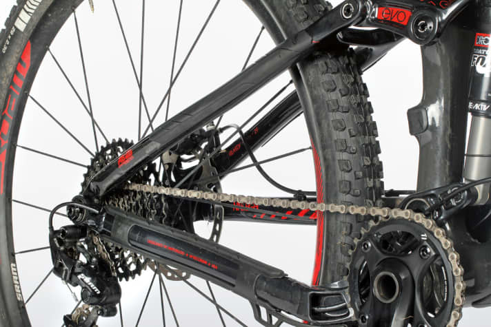   Trek effectively and consistently protects the frame of the Remedy from impacts and damage. Thick rubber mats are also fitted to the down tube.