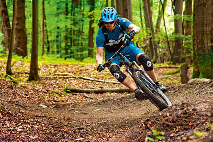   Sanft in die Landschaft modelliert: die Pumptrack-ähnlichen Anlieger am Einstieg des Kreuzberg-Trails. 