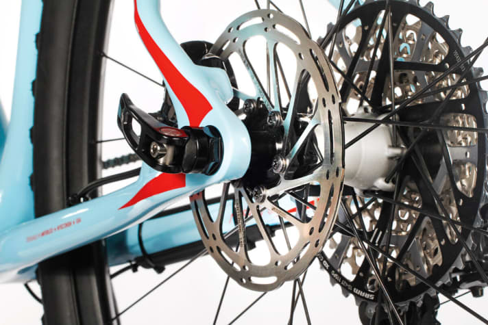   Auch wenn unsere Profi-Tester kleine Bremsscheiben wie am Trek Superfly bevorzugen, sollten es hinten mindestens 160 Millimeter sein. Weil standhafter und besser dosierbar.