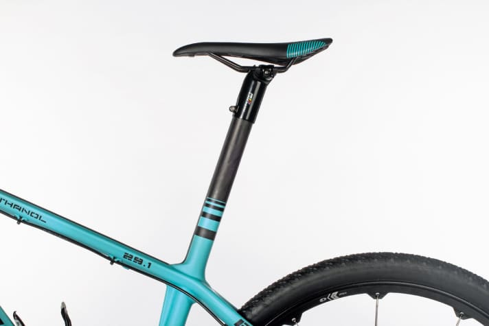   A continuous seat dome makes no sense from a comfort point of view. On the Bianchi Methanol, you can cut it off completely and ride a seat post.