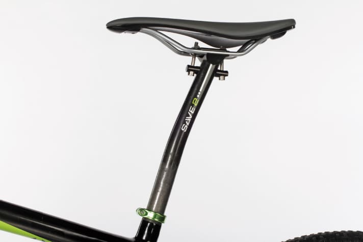   The dropper post on the Cannondale F-Si not only flexes strongly for heavy riders, but also offers a lot of comfort for light riders (60 kilos). Only the offset to the rear is annoying.