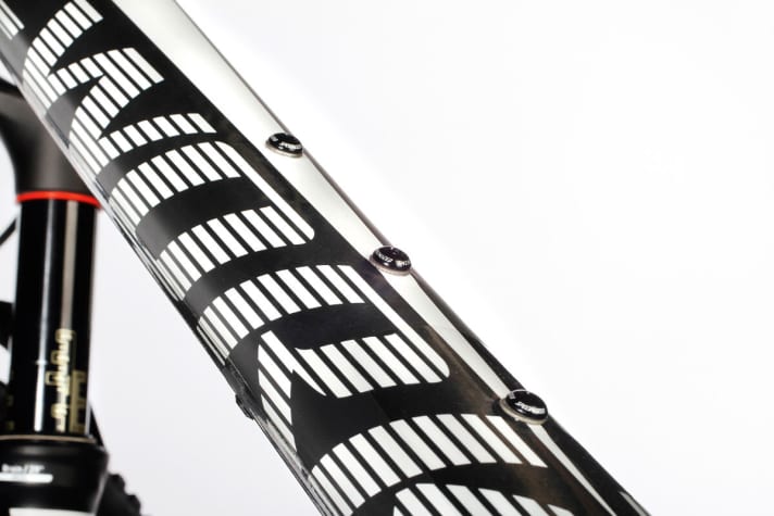   Für über 7000 Euro könnte das S.W.A.T.-Kit beim Specialzed S-Works schon dabei sein – finden wir. Zumindest lässt sich das Notfall-Set nachrüsten. 