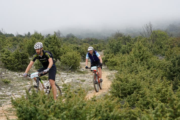   Trails im Nebel: Mystische Atmosphäre auf Cres.