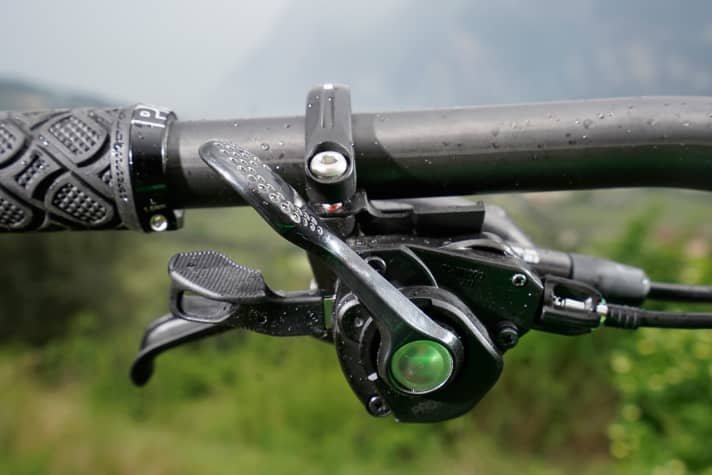   XT shifters: The new shifters feel like the levers of the expensive XTR groupset.