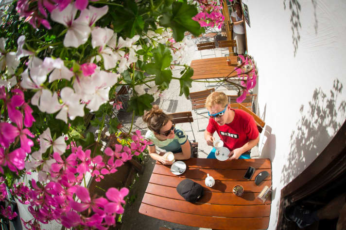   Kaffee weckt den Geist auf, um für die kommende Bike-Tour fit zu sein.