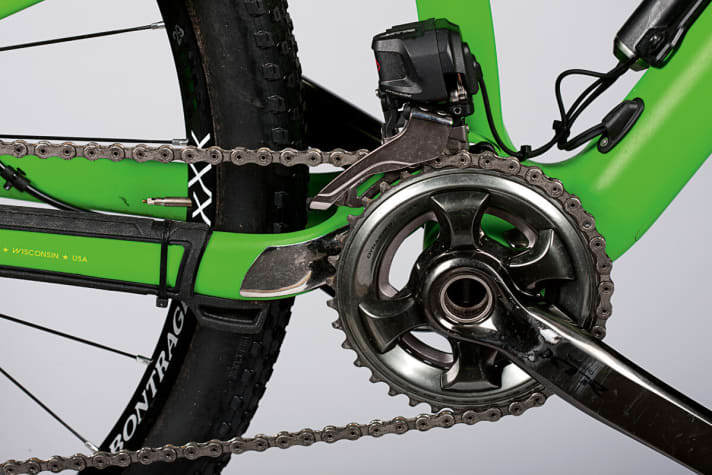   Noch ein Ärgernis: Dass die teuren XTR-Kurbelarme am Trek Superfly schon nach vier Fahrstunden deutliche Schleifspuren haben, ist traurig. Pluspunkt: sehr gut geschützter Rahmen.