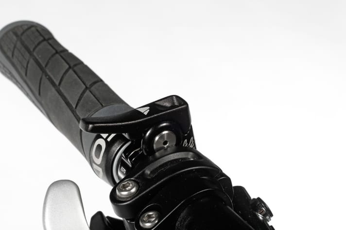   The gas pressure spring concealed in the bellcrank is controlled by the remote lever on the handlebars.