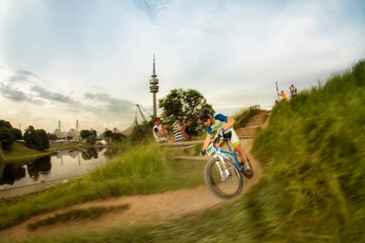   Sieben Kilometer schlängelt sich die Runde durch den Münchener Olympiapark.
