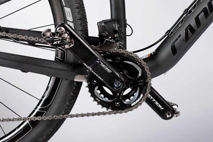   Stilbruch: Wir verstehen, dass Cannondale gerne seine eigene, superleichte Kurbel montiert. Aber einem echten XTR-Di2-Fan wäre wohl das Original am Scalpel lieber.