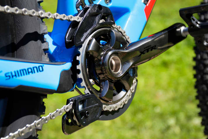   The chain guide and bashguard are standard on a 160-millimetre enduro bike and are located on the ISCG mount.