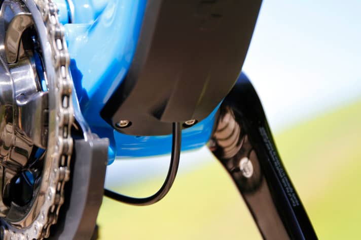   Über den abschraubbaren Unterrohr-Schutz kann man leicht einen Di2-Akku im Tretlager verstecken.