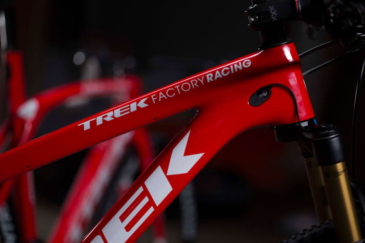   Trek doesn't mess around with the cable routing on the Top Fuel: everything is internally routed and tidy.