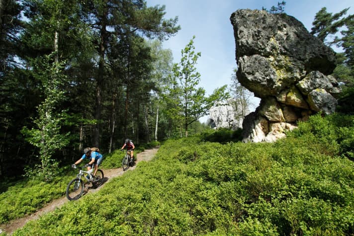   Schmale Wege dürfen für Radfahrer nicht per se gesperrt werden. Das aktuelle Urteil erteilt leichtfertig verhängten Verboten eine klare Absage.