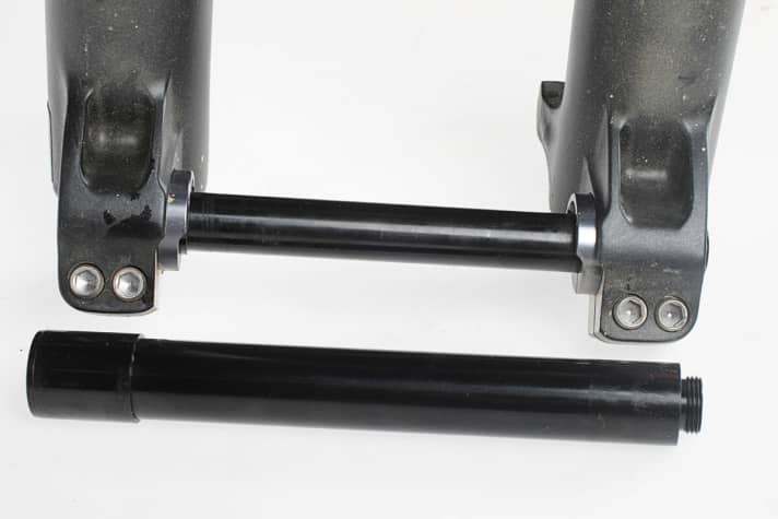   The Fox 36 is variable when it comes to thru axles. The 36 can clamp 15 and 20 mm axles. Five bolts have to be turned when changing the wheel.