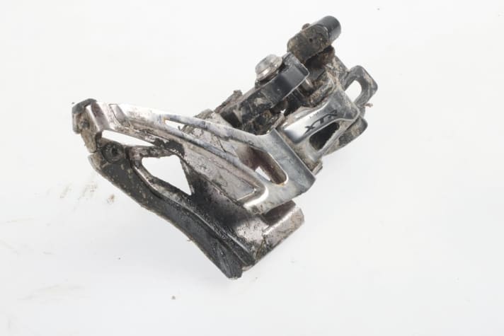   The new side-swing derailleur, which Shimano now also uses on the XT, shifts extremely powerfully and quickly.